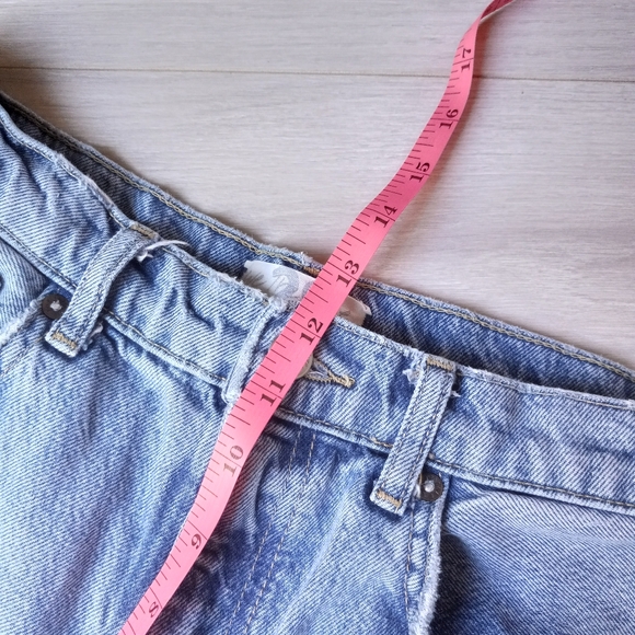 We The Free 28 High Rise Distressed Relaxed Fit Jeans, Sz 30 - Picture 15 of 16